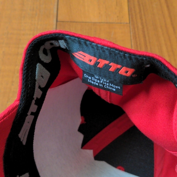 NWT red 🧢 cap - Picture 2 of 3